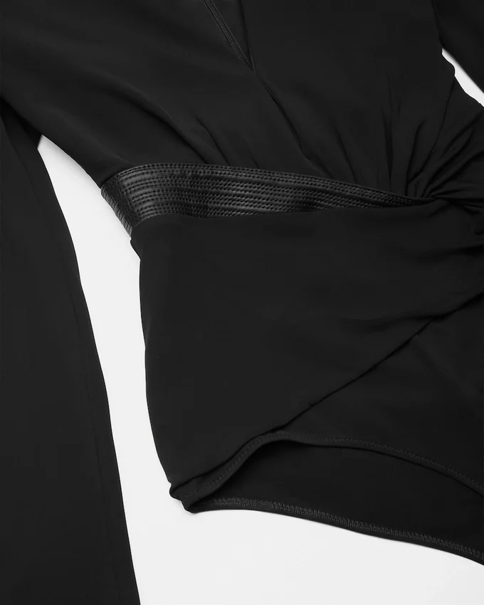Deep V-Neck Crépe Bodysuit Deep V-Neck Crépe Bodysuit